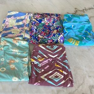 5 LULAROE leggings and one size medium top bundle